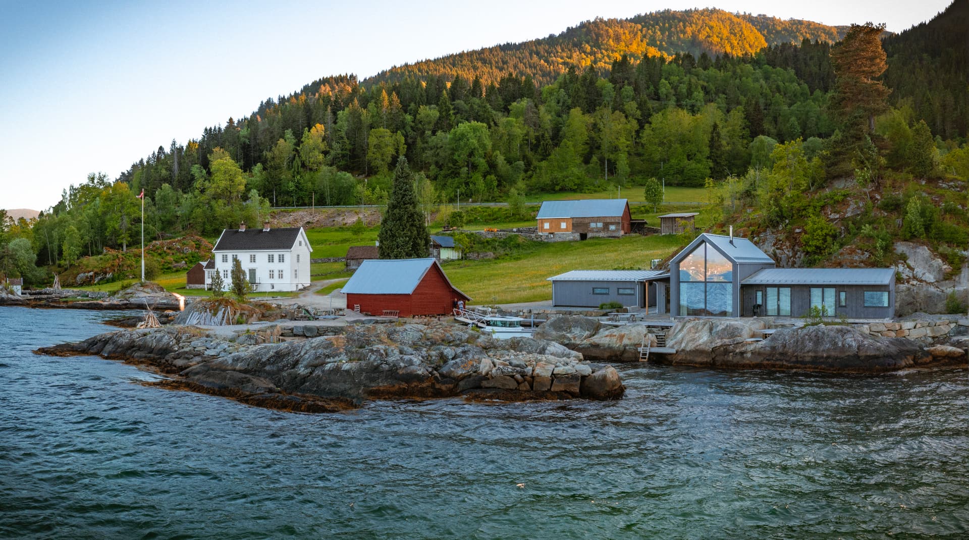 Flesje Gard ved fjorden